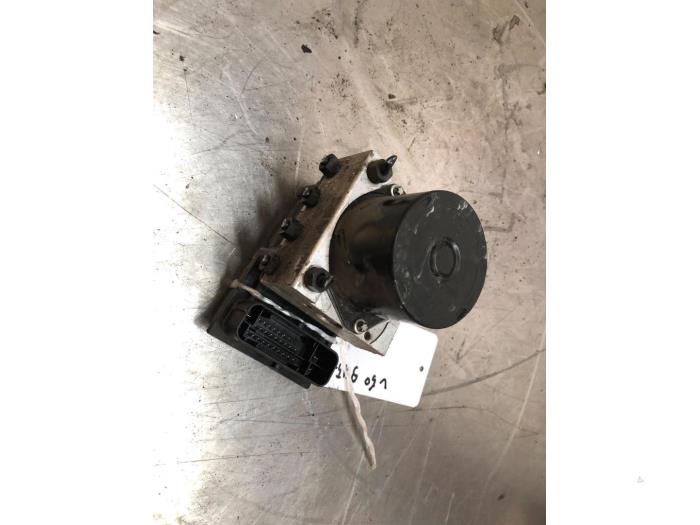 Usagé Bloc ABS Volkswagen Polo IV (9N1/2/3) 1.4 FSI 16V Prix € 40,00 Règlement à la marge proposé par Autosloopbedrijf Jan Pronk B.V.