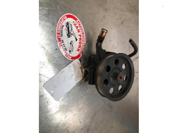 Usagé Pompe de direction Ford Focus 1 Wagon 1.6 16V Prix € 60,00 Règlement à la marge proposé par Autosloopbedrijf Jan Pronk B.V.