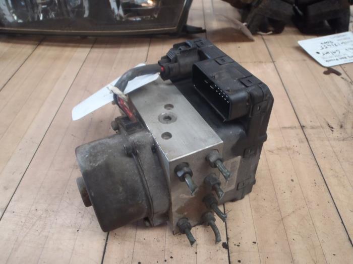 Begagnade ABS-pump Mitsubishi Galant Wagon (EA/EC) 2.0 TD Pris € 75,00 Marginaltabell erbjuds av Autosloopbedrijf Jan Pronk B.V.