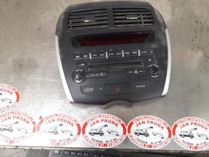 Usagé Radio Mitsubishi ASX 1.6 MIVEC 16V 4x4 Prix € 75,00 Règlement à la marge proposé par Autosloopbedrijf Jan Pronk B.V.