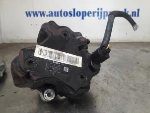 Used High pressure pump Mercedes A (W169) 2.0 A-180 CDI 16V 3-Drs. Price € 75,00 Margin scheme offered by Autosloopbedrijf Jan Pronk B.V.