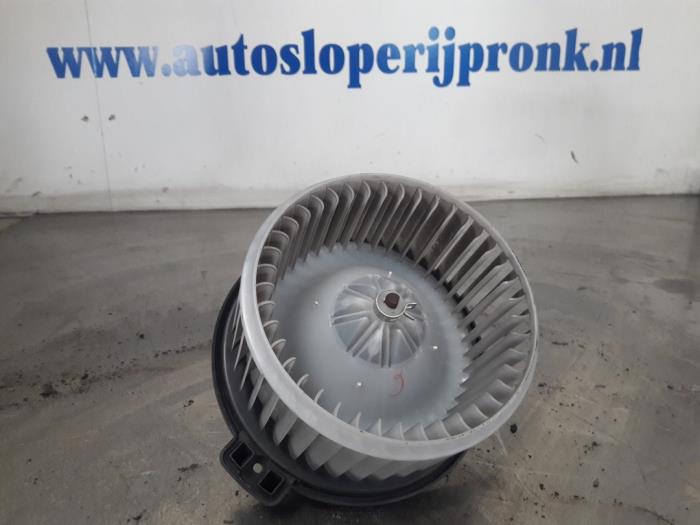 Heating and ventilation fan motor from a Toyota Corolla (E12) 1.6 16V VVT-i 2007