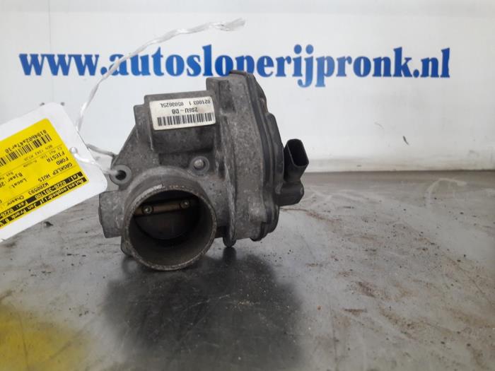 Usagé Boitier papillon Ford Fiesta 5 (JD/JH) 1.25 16V Prix € 35,00 Règlement à la marge proposé par Autosloopbedrijf Jan Pronk B.V.