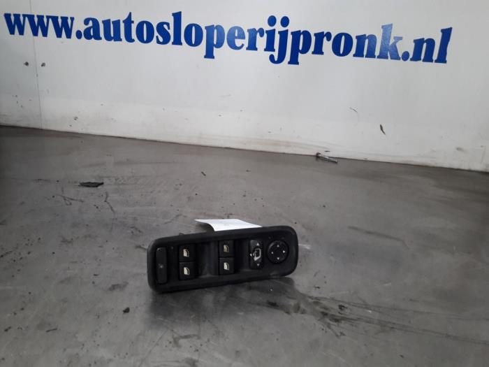 Usados Interruptor de ventanilla eléctrica Citroen C8 (EA/EB) 2.2 16V Precio € 25,00 Norma de margen ofrecido por Autosloopbedrijf Jan Pronk B.V.
