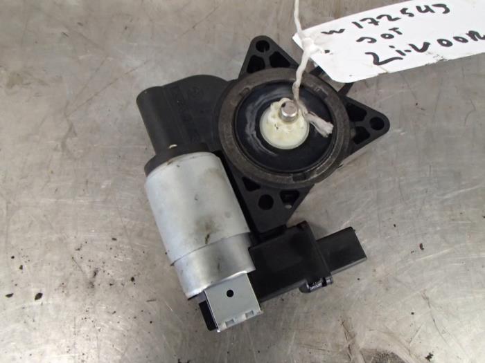 Usados Motor de ventanilla de puerta Mazda 323 P (BA15) 1.5i 16V Precio € 30,00 Norma de margen ofrecido por Autosloopbedrijf Jan Pronk B.V.