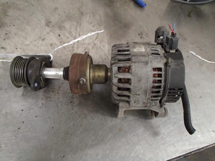 Begagnade Dynamo Ford Focus 1 Wagon 1.8 TDdi Pris € 50,00 Marginaltabell erbjuds av Autosloopbedrijf Jan Pronk B.V.