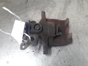 Used Rear brake calliper, right Ford Mondeo III Wagon 1.8 16V Price € 30,00 Margin scheme offered by Autosloopbedrijf Jan Pronk B.V.