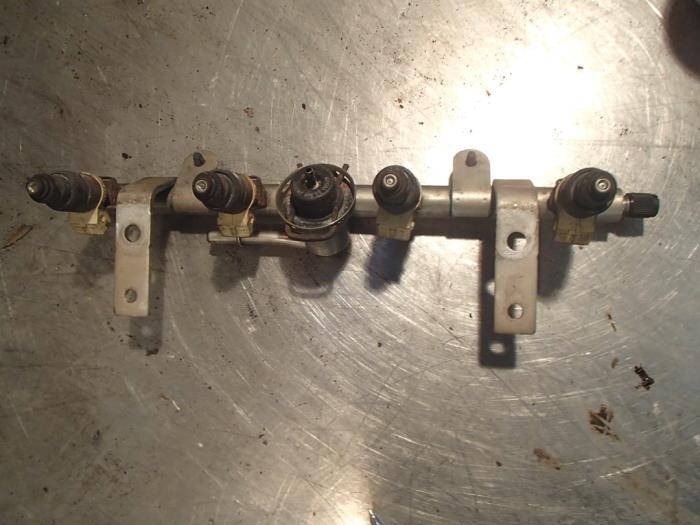 Usagé Système d'injection BMW Mini (R50/53) 1.6 16V Cooper Prix € 20,00 Règlement à la marge proposé par Autosloopbedrijf Jan Pronk B.V.