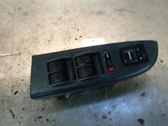 Usados Interruptor combinado de ventanillas Honda Accord (CG/CH/CL) 1.6i 16V Precio € 40,00 Norma de margen ofrecido por Autosloopbedrijf Jan Pronk B.V.