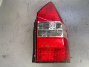 Usados Luz trasera derecha Mitsubishi Space Wagon Precio € 50,00 Norma de margen ofrecido por Autosloopbedrijf Jan Pronk B.V.