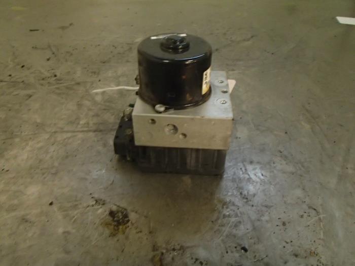 Begagnade ABS-pump Renault Twingo (C06) 1.2 16V Pris € 50,00 Marginaltabell erbjuds av Autosloopbedrijf Jan Pronk B.V.