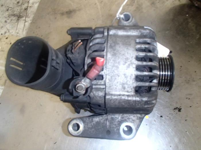 Usagé Dynamo Ford Mondeo III Wagon 2.0 TDCi 130 16V Prix € 75,00 Règlement à la marge proposé par Autosloopbedrijf Jan Pronk B.V.