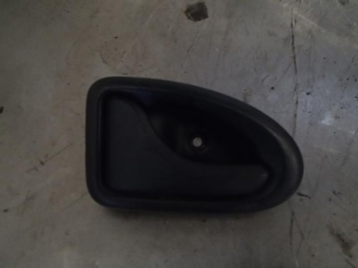 Handle from a Renault Master III (FD/HD) 2.5 dCi 16V 2003