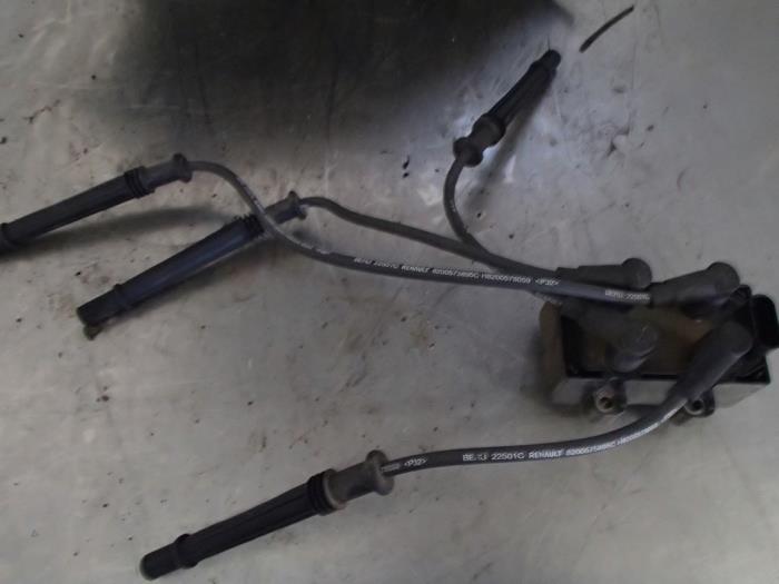 Gebrauchte Zündspule Renault Clio III (BR/CR) 1.2 16V TCe 100 Preis € 60,00 Margenregelung angeboten von Autosloopbedrijf Jan Pronk B.V.