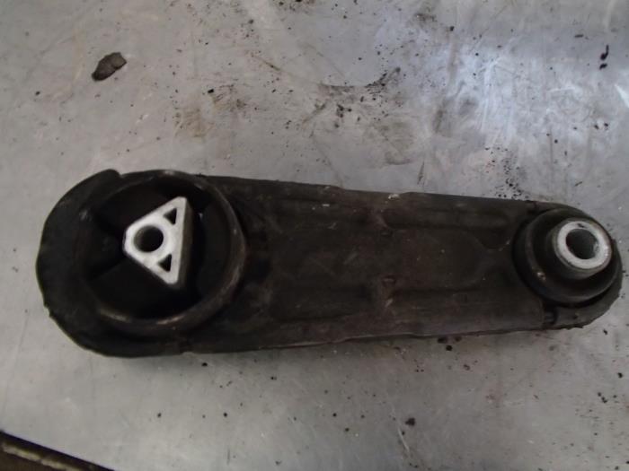 Used Engine mount Renault Clio III (BR/CR) 1.2 16V TCe 100 Price € 25,00 Margin scheme offered by Autosloopbedrijf Jan Pronk B.V.