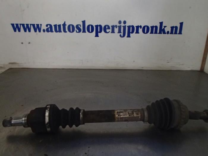 Front drive shaft, left from a Citroën Xsara Coupé (N0) 1.6 16V 2001