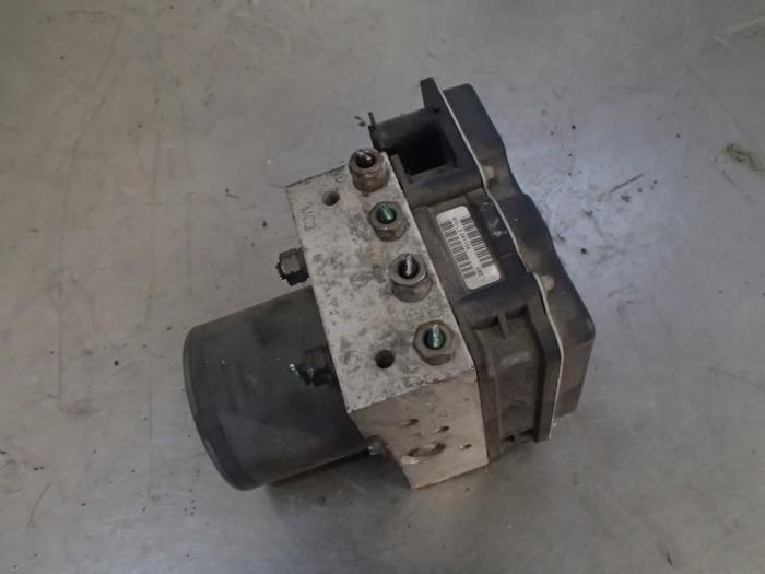Gebrauchte ABS Pumpe Renault Megane II (BM/CM) 2.0 16V Turbo Preis € 100,00 Margenregelung angeboten von Autosloopbedrijf Jan Pronk B.V.