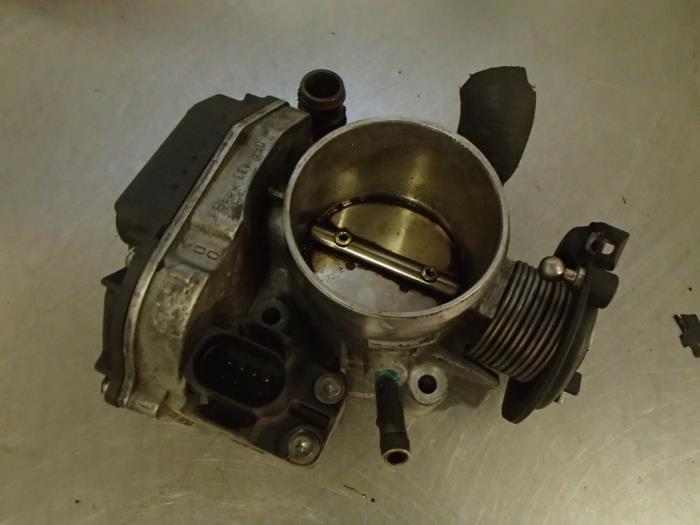 Usagé Boitier papillon Audi A4 (B5) 1.8 20V Prix € 50,00 Règlement à la marge proposé par Autosloopbedrijf Jan Pronk B.V.