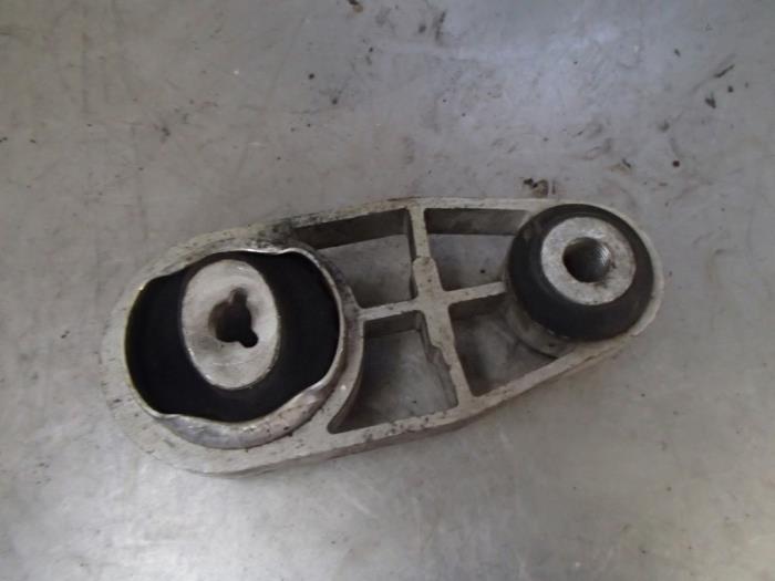 Used Engine mount Renault Megane II (BM/CM) 2.0 16V Turbo Price € 25,00 Margin scheme offered by Autosloopbedrijf Jan Pronk B.V.
