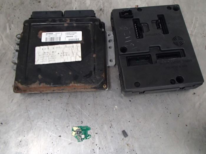 Used Engine management computer Renault Scénic I (JA) 2.0 16V Price € 150,00 Margin scheme offered by Autosloopbedrijf Jan Pronk B.V.