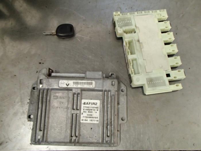 Used Engine management computer Renault Clio II (BB/CB) 1.2 Price € 100,00 Margin scheme offered by Autosloopbedrijf Jan Pronk B.V.