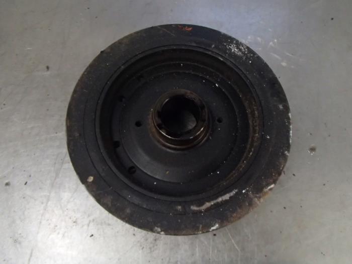 Crankshaft pulley from a Nissan Almera Tino (V10M) 1.8 16V 2003