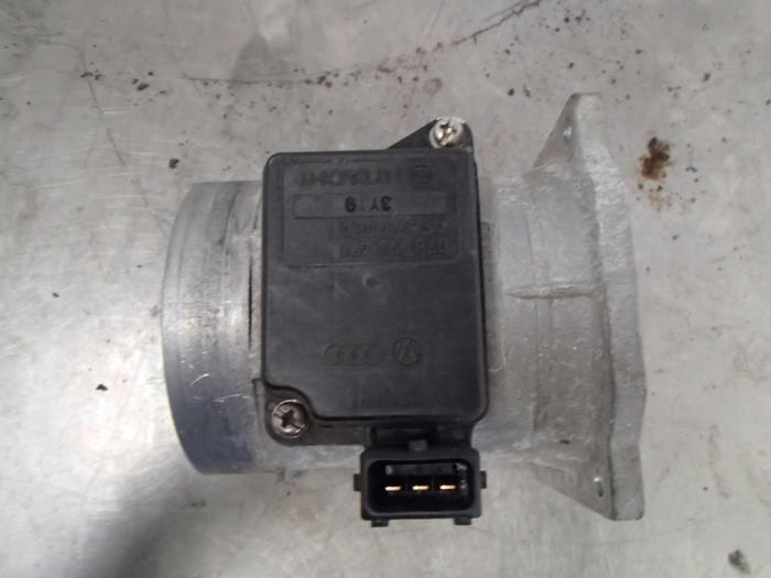 Air mass meter from a Audi Cabrio (B4) 2.8 E 1994
