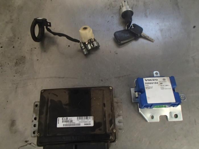 Used Engine management computer Volvo V40 (VW) 1.8 16V Price € 150,00 Margin scheme offered by Autosloopbedrijf Jan Pronk B.V.
