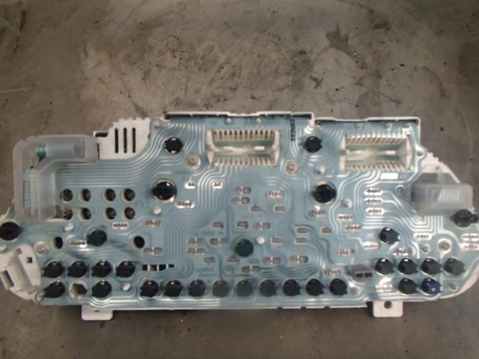 Instrument panel from a Volvo V40 (VW) 1.8 16V 2000