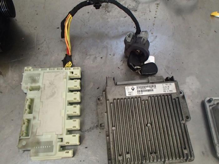 Used Engine management computer Renault Clio II (BB/CB) 1.2 Price € 100,00 Margin scheme offered by Autosloopbedrijf Jan Pronk B.V.