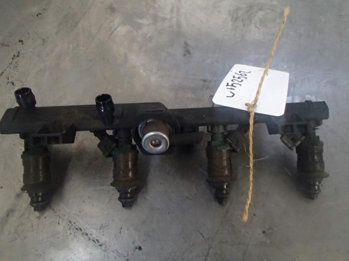 Gebrauchte Einspritzdüse (Einspritzer) Renault Clio II (BB/CB) 1.4 Preis € 50,00 Margenregelung angeboten von Autosloopbedrijf Jan Pronk B.V.