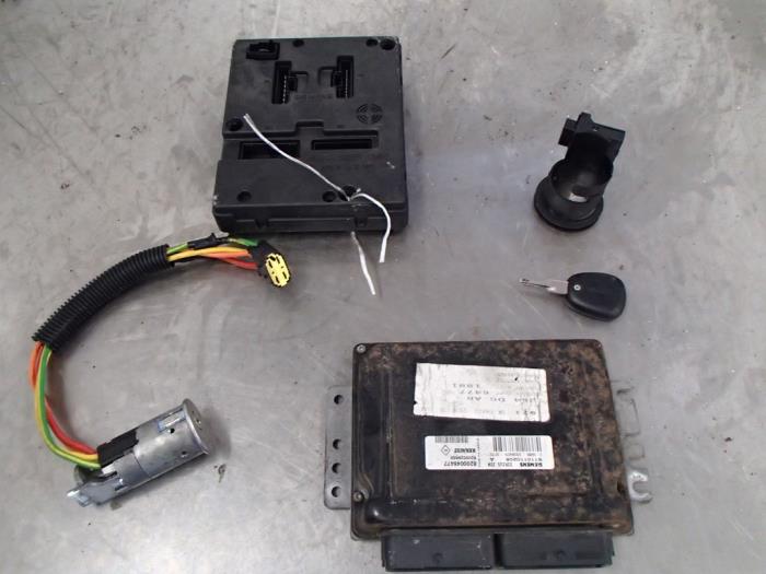 Used Engine management computer Renault Scénic I (JA) 2.0 16V Price € 150,00 Margin scheme offered by Autosloopbedrijf Jan Pronk B.V.