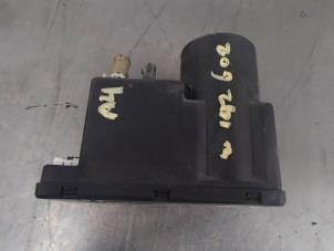 Used Electric central locking vacuum pump Audi A4 Price € 35,00 Margin scheme offered by Autosloopbedrijf Jan Pronk B.V.