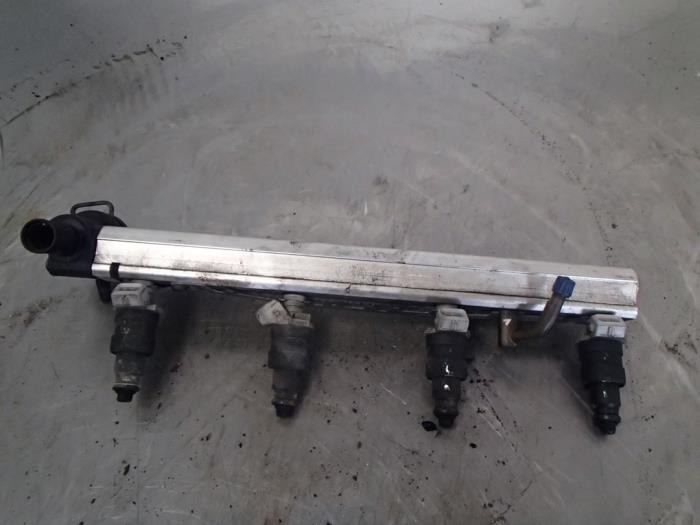 Usagé Système d'injection Volvo V40 (VW) 2.0 16V T Prix € 50,00 Règlement à la marge proposé par Autosloopbedrijf Jan Pronk B.V.