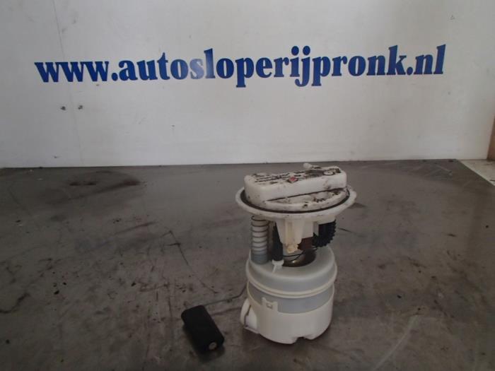 Usagé Pompe à carburant Renault Twingo (C06) 1.2 16V Prix € 50,00 Règlement à la marge proposé par Autosloopbedrijf Jan Pronk B.V.