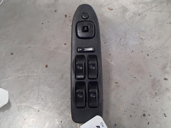 Usados Interruptor combinado de ventanillas Mazda 323 (BA12) 1.8i 16V Precio € 25,00 Norma de margen ofrecido por Autosloopbedrijf Jan Pronk B.V.