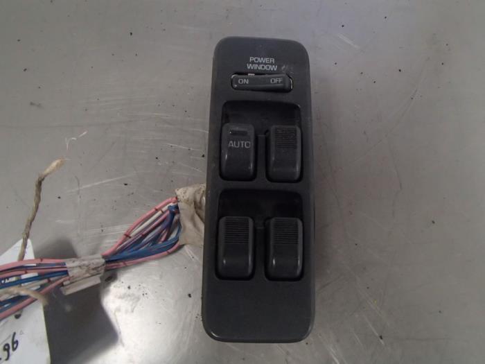 Usados Interruptor combinado de ventanillas Daihatsu Applause I 1.6 16V Precio € 25,00 Norma de margen ofrecido por Autosloopbedrijf Jan Pronk B.V.