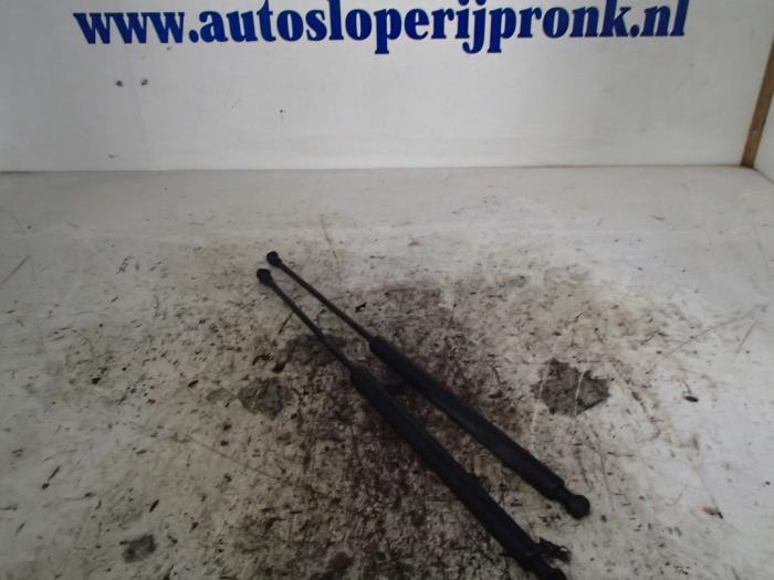 Set of tailgate gas struts from a Peugeot 206 (2A/C/H/J/S) 1.4 XR,XS,XT,Gentry 2000