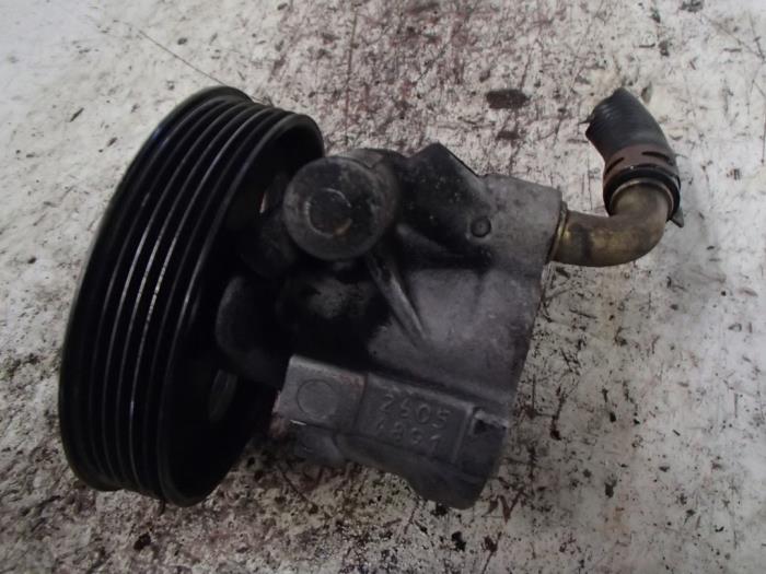 Usagé Pompe de direction Renault Laguna II (BG) 1.6 16V Prix € 40,00 Règlement à la marge proposé par Autosloopbedrijf Jan Pronk B.V.
