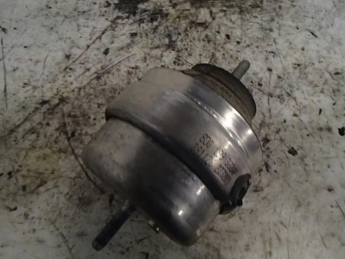 Usagé Support moteur Volkswagen Passat Variant (3B5) 1.9 TDI 90 Prix € 20,00 Règlement à la marge proposé par Autosloopbedrijf Jan Pronk B.V.