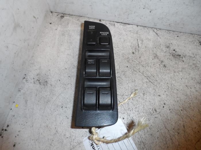Usados Interruptor combinado de ventanillas Toyota Carina Precio € 35,00 Norma de margen ofrecido por Autosloopbedrijf Jan Pronk B.V.