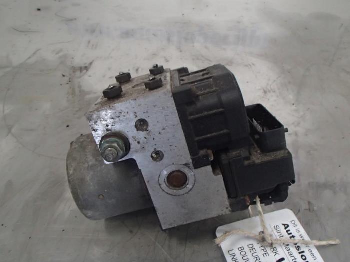 Begagnade ABS-pump Audi A4 Avant (B5) 1.8 20V Turbo Pris € 75,00 Marginaltabell erbjuds av Autosloopbedrijf Jan Pronk B.V.