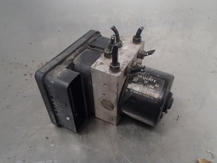 Gebrauchte ABS Pumpe Volkswagen Golf IV (1J1) 1.9 SDI Preis € 25,00 Margenregelung angeboten von Autosloopbedrijf Jan Pronk B.V.
