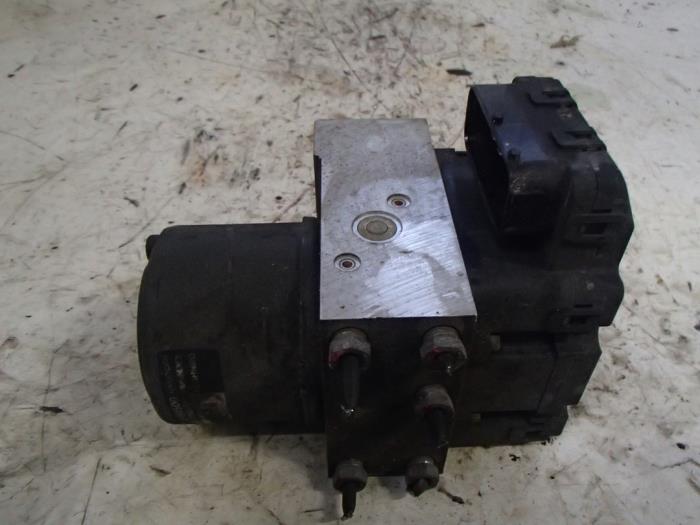 Begagnade ABS-pump Hyundai Terracan 2.9 CRDi 16V Pris € 100,00 Marginaltabell erbjuds av Autosloopbedrijf Jan Pronk B.V.