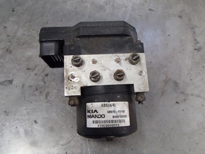 Begagnade ABS-pump Kia Rio (DC22/24) 1.3 Pris € 75,00 Marginaltabell erbjuds av Autosloopbedrijf Jan Pronk B.V.