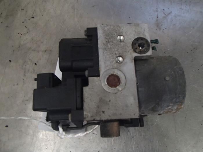 Usagé Bloc ABS Saab 900 II (YS3D) 2.5 SE V6 24V Prix € 75,00 Règlement à la marge proposé par Autosloopbedrijf Jan Pronk B.V.