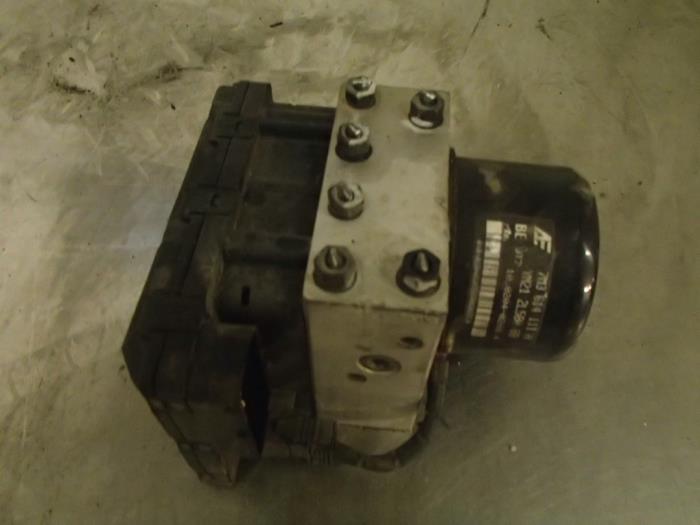Usagé Pompe ABS Seat Alhambra (7V8/9) 2.0 Prix € 75,00 Règlement à la marge proposé par Autosloopbedrijf Jan Pronk B.V.