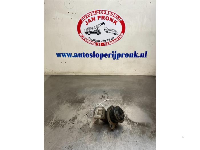 Used Engine mount Volvo V40 (VW) 2.0 16V Price € 30,00 Margin scheme offered by Autosloopbedrijf Jan Pronk B.V.