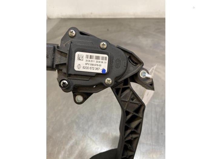 Accelerator pedal from a Opel Movano 2.3 CDTi 16V FWD 2012