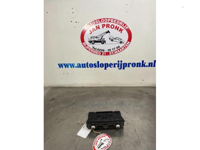 Begagnade Värmekontrollpanel Audi A8 (D3) 3.7 V8 40V Quattro Pris € 65,00 Marginaltabell erbjuds av Autosloopbedrijf Jan Pronk B.V.